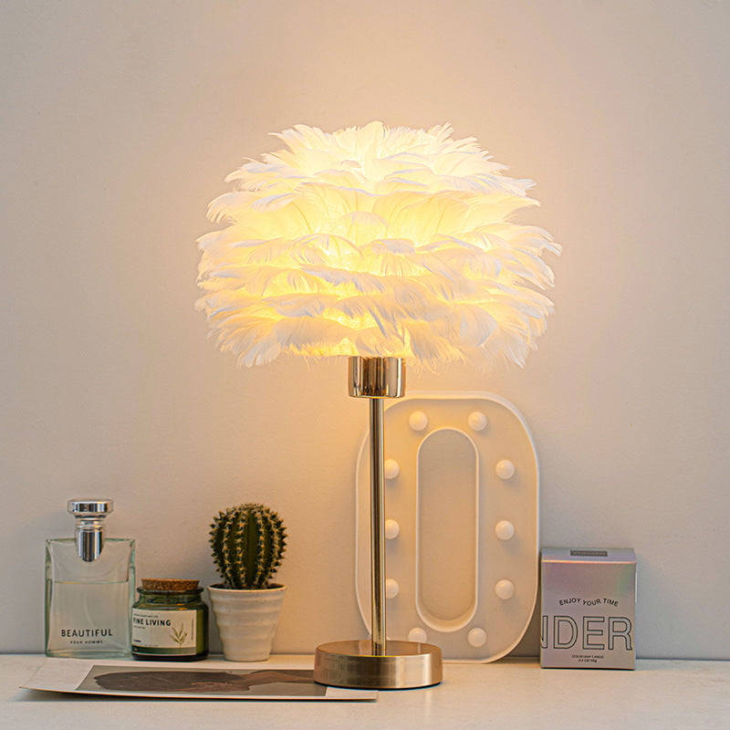 Romantic Atmosphere Feather Table Lamp