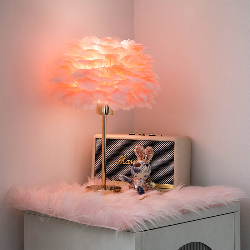 Romantic Atmosphere Feather Table Lamp