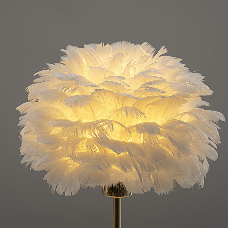 Romantic Atmosphere Feather Table Lamp
