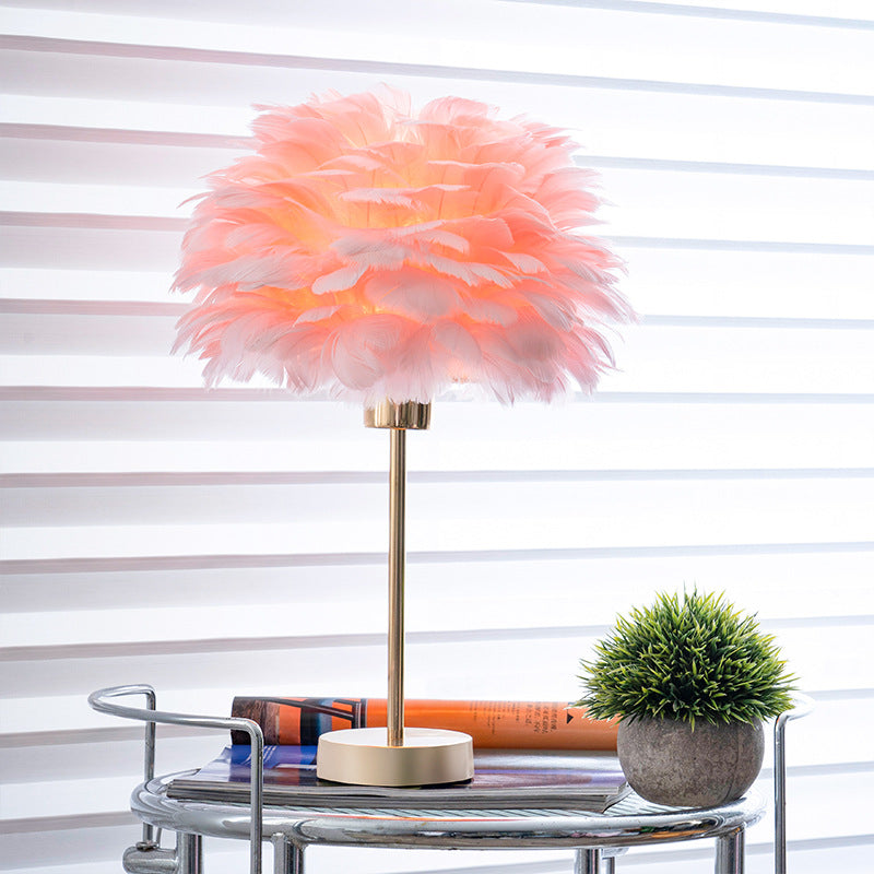 Romantic Atmosphere Feather Table Lamp
