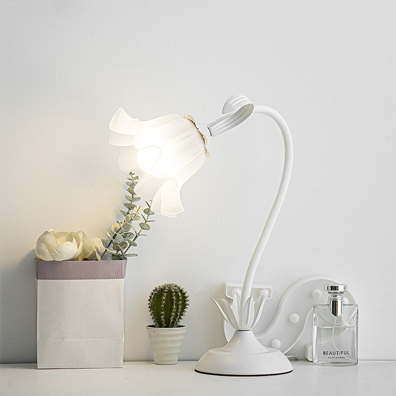 Flower Romantic Atmosphere Table Lamp
