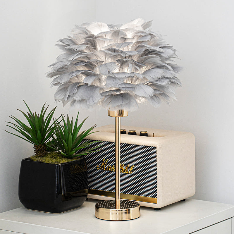 Romantic Atmosphere Feather Table Lamp