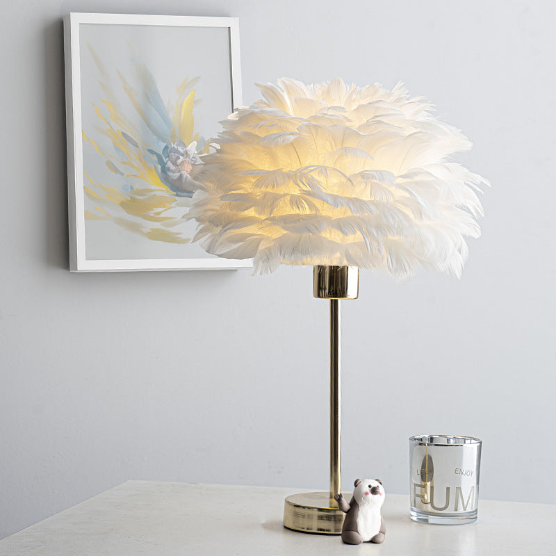 Romantic Atmosphere Feather Table Lamp