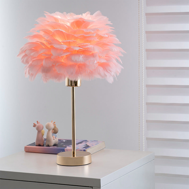 Romantic Atmosphere Feather Table Lamp