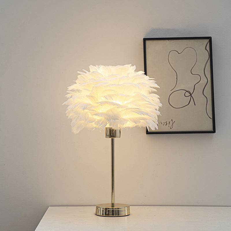 Romantic Atmosphere Feather Table Lamp
