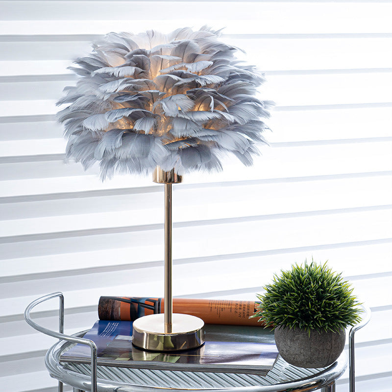 Romantic Atmosphere Feather Table Lamp